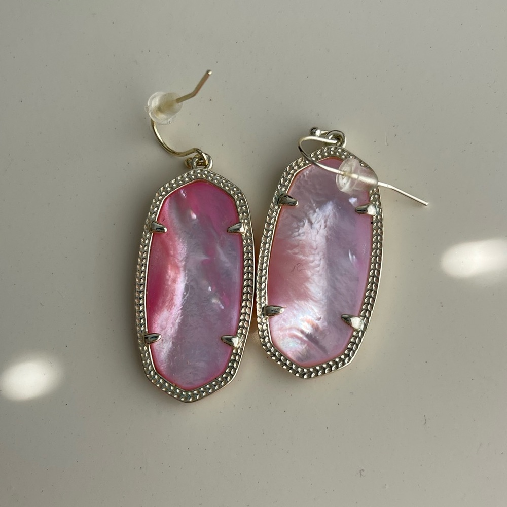 Kendra Scott Gold Elle Drop Earrings in Pink Mother of Pearl